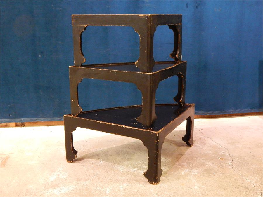 A nest of three black lacquer and painted graduating Oriental / Chinese tables. Decorated with - Image 3 of 7