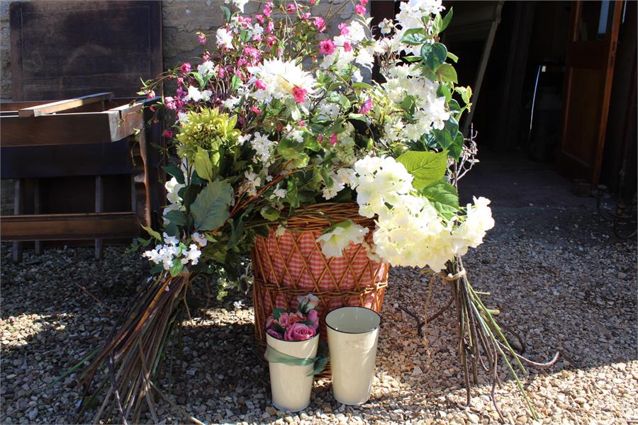 artificial flowers and containers / basket