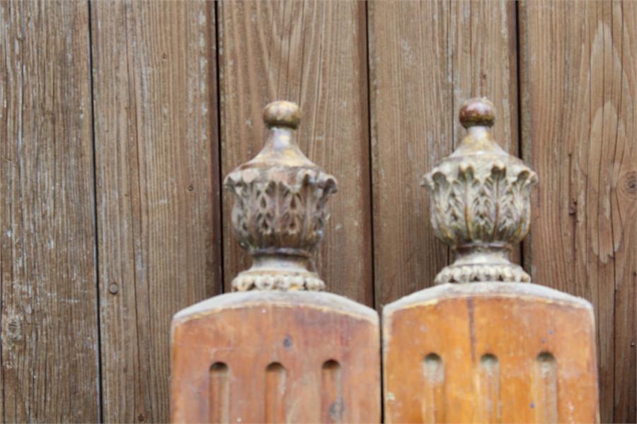 Salvage - Pine newel posts with acanthus carved urn shaped finials, 19th century, traces of old - Image 6 of 7