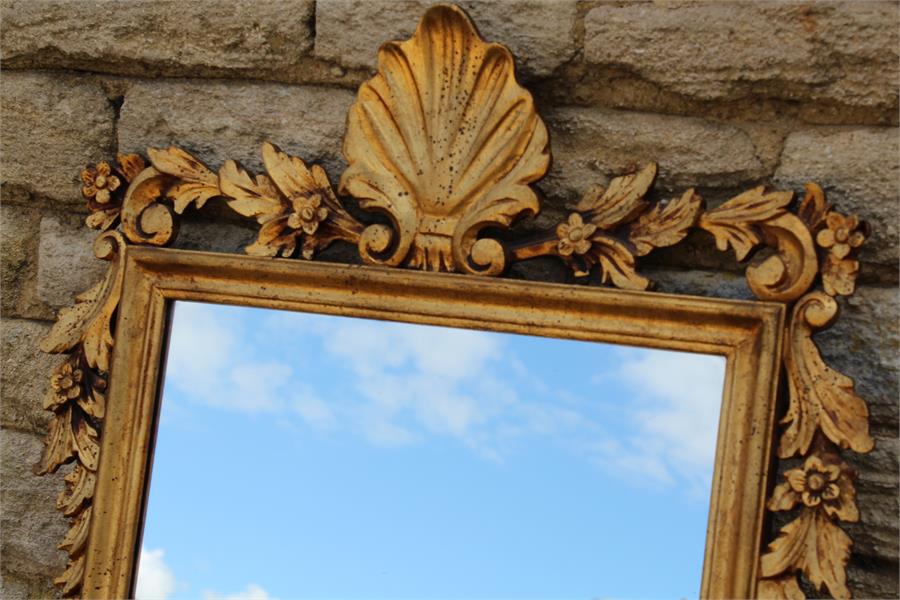 Carved giltwood mirror of George III style with shell surmount - Image 2 of 4