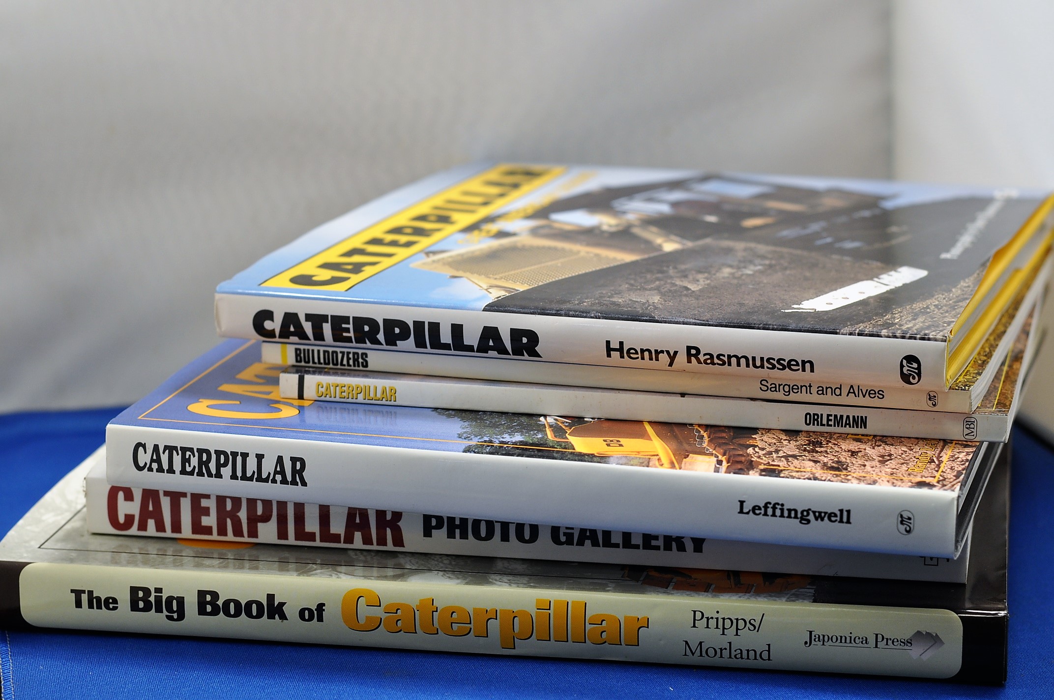 6 CATERPILLAR BOOKS ( 1 CAT BULLDOZERS ) ALL IN (VGC)