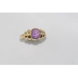 14ct yellow gold and amethyst ring weight: approx 5.1 grams, size: J/4-5