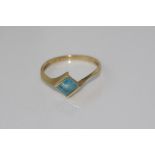 9ct yellow gold blue stone ring tests suggest topaz, weight: approx 1.24 grams, size: M/6