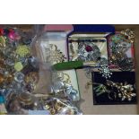 Quantity of vintage brooches and earrings including Scottish