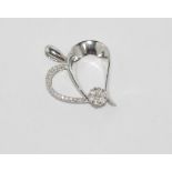 18ct white gold and diamond heart shaped pendant 26 diamonds = 28pts, weight: approx 2.6 grams