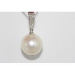 18ct white gold, diamond and Broome pearl pendant /enhancer, (approx 16.5mm pearl)