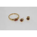 9ct gold and garnet ring with earrings total weight: approx 3 grams