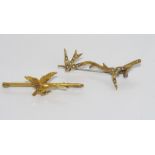 Two vintage gold bird brooches 9ct yellow gold single bird brooch weight: approx 3.8 grams, with