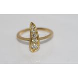 Vintage 18ct gold, 5 stone graduated diamond ring weight: approx 3 grams, size: approx M-N/6