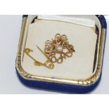 Small 9ct gold and pearl brooch weight: 2.19 grams