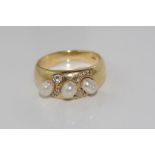 Heavy 9ct yellow gold ring with pearls weight: approx 8.21 grams, size: T/9