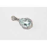 18ct white gold, aquamarine and diamond pendant weight: approx 4.0 grams