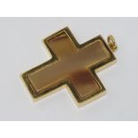 Large 18ct yellow gold and horn cross weight: approx 42.4 grams, size: approx 7.5 (including bale)
