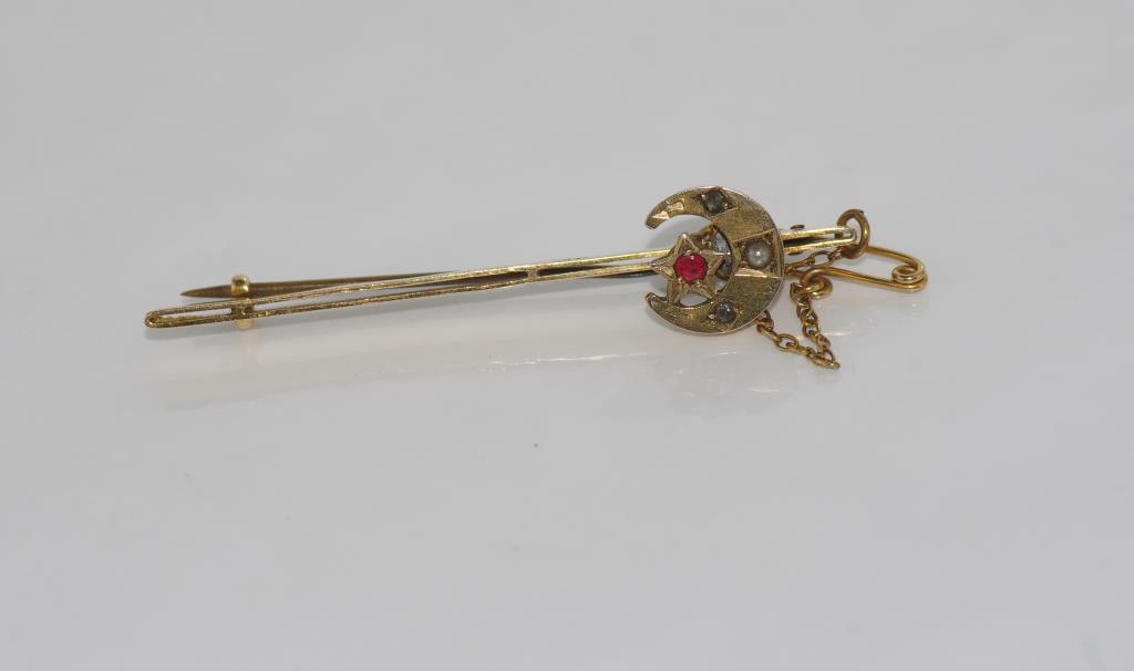 Antique 15ct gold star & crescent moon brooch weight: approx 3.27 grams