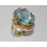 Large gold, aquamarine and diamond ring marked 14K, weight: approx 12.4 grams, size: O-P/7