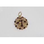 14ct yellow gold pendant weight: approx 1.9 grams