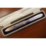 Cased sterling silver bread knife with mother of pearl handle, hallmarked Sheffield 1906