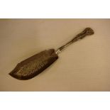 George IV sterling silver fish slice with king's pattern handle, hallmarked London 1825 (Charles