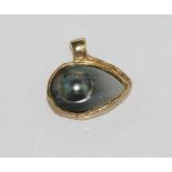 Handmade 9ct yellow gold and mabe pearl pendant weight: approx 18.9 grams