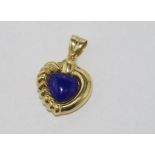 18ct yellow gold heart shaped pendant set with lapis, weight: approx 5.8 grams, size: approx 4cm