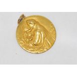 14ct yellow gold Madonna and child pendant weight: approx 2.2 grams