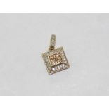 9ct yellow gold and diamond pendant weight: approx 1.2 grams