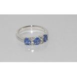 18ct white gold Ceylon sapphire and diamond ring with 3 sapphire and 4 diamonds, weight: approx 4.22