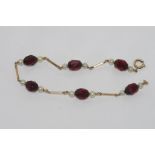Vintage 9ct yellow gold, pearl & red bead bracelet weight: approx 4.2 grams