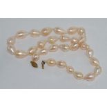 Pink / cream baroque pearl necklace with gilt clasp, size: approx 45cm length