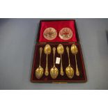 Cased set of 6 sterling silver teaspoons together with 2 silver collared salts cellars & 1 silver
