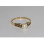 Vintage hallmarked 9ct gold, pearl & diamond ring Birmingham hallmark, maker CJ, weight: approx 1.