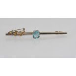 9ct yellow gold blue stone brooch weight: approx 3.3 grams