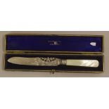 Cased Walker & Hall sterling silver bread knife with MOP handle, hallmarked Sheffield 1911