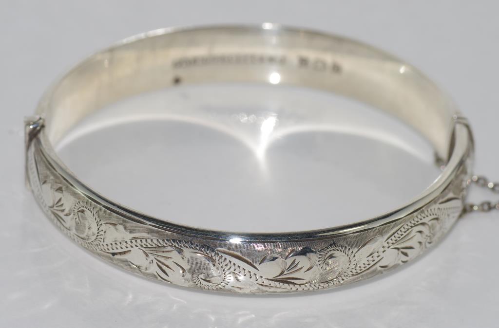 English hallmarked sterling silver bangle hand engraved, hallmarked Birmingham 1979