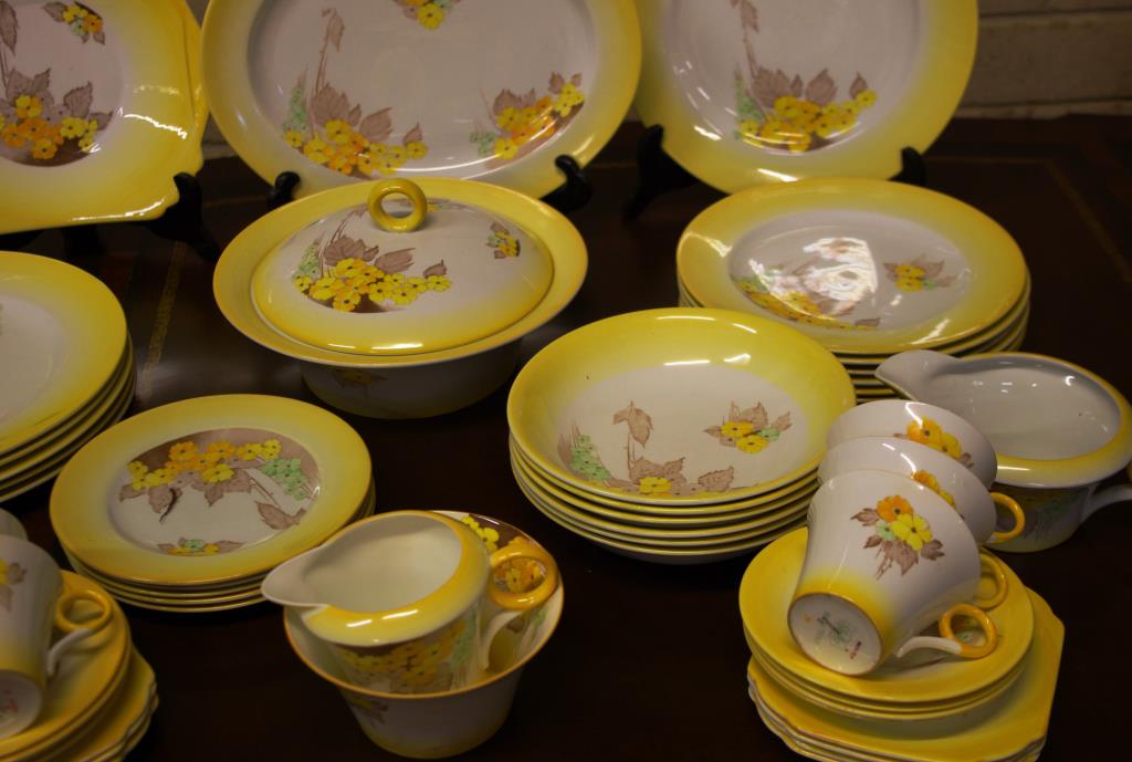 Extensive Shelley "Phlox" dinner set comprising of 6 dinner plates, 6 entree plates, 6 bowls, 5 side - Image 2 of 3