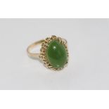 9ct yellow gold ring with green stone weight: approx 4.25 grams, size: S/9