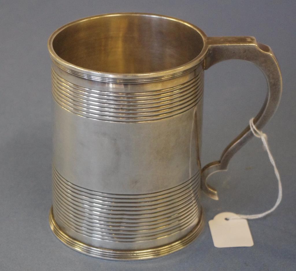 Geo. III sterling silver tankard hallmarked London 1814, maker W.E, 297g approx.