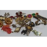 Various vintage brooches