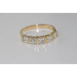Large 9ct gold and CZ ring weight: approx 2.9 grams, size: W/11 (tests as 9ct-10ct)