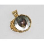 Handmade 9ct yellow gold and mabe pearl pendant weight: approx 20.3 grams