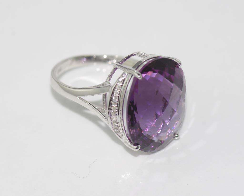 14ct white gold, amethyst and diamond ring weight: approx 5.17 grams, size: O/7 - Image 2 of 2