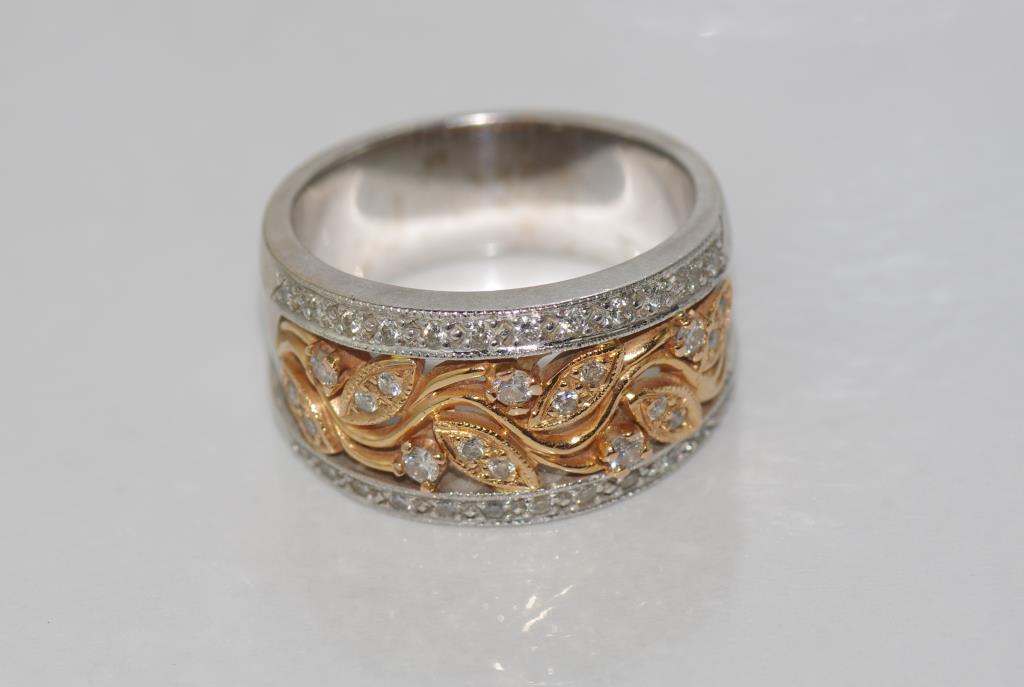 18ct white and rose gold, diamond ring weight: approx 11.7 grams, size: O/7