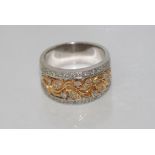 18ct white and rose gold, diamond ring weight: approx 11.7 grams, size: O/7