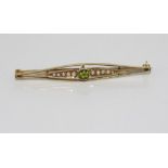 14ct yellow gold green stone and pearl brooch unmarked but tested as 14ct, weight: approx 3.2 grams