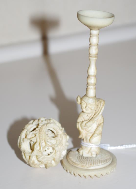 Small carved ivory puzzle ball NB Export only permitted with CITES documentation - Image 2 of 2