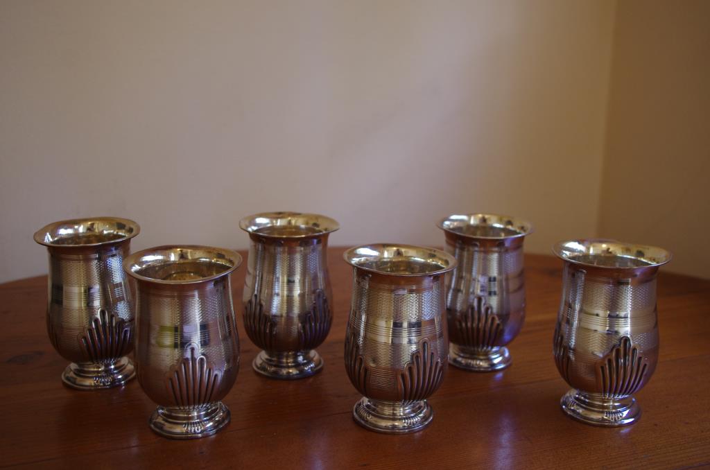 Set of six Indian 800 silver beakers 11.5cm high, approx 800gms