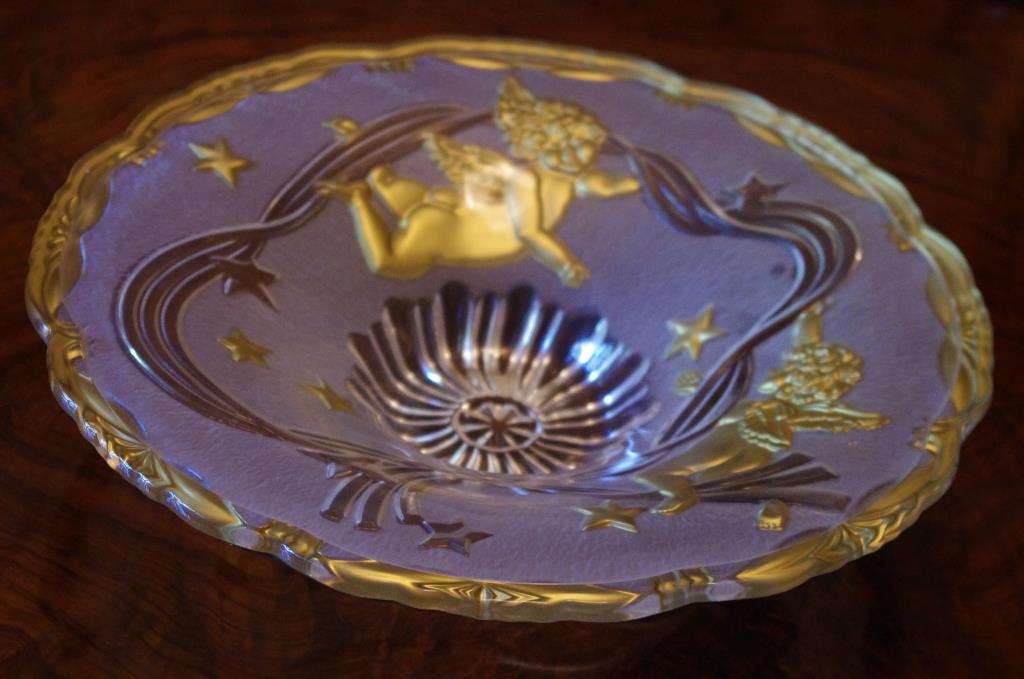 Glass bowl with gold cherubs