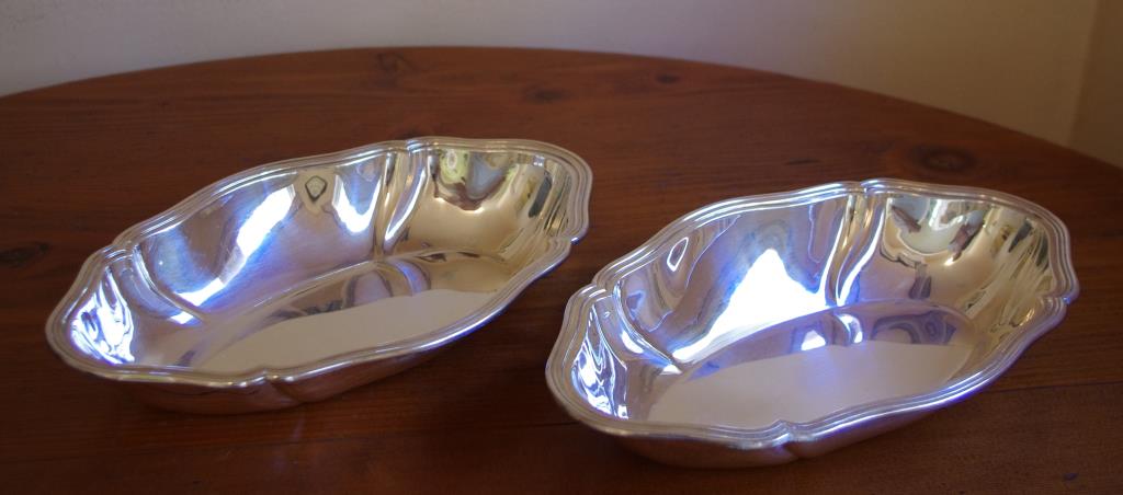 Pair of German 800 silver serving bowls 30cm wide, approx 680gms