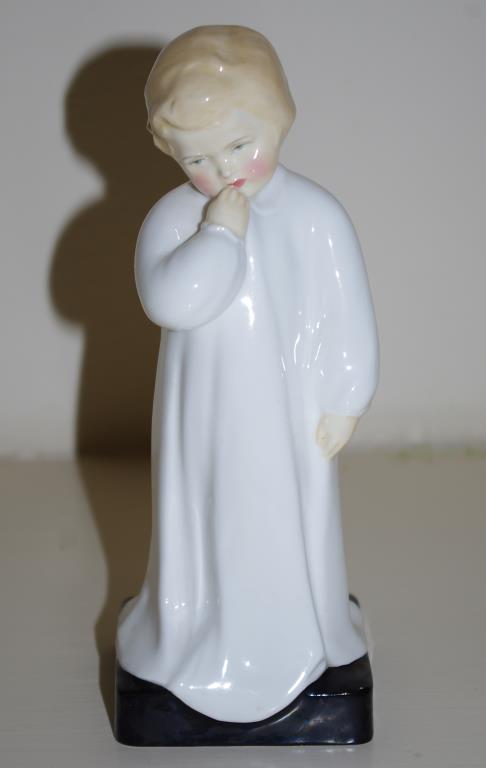 Royal Doulton figurine - Darling HN1319 in production 1929 - 1959.