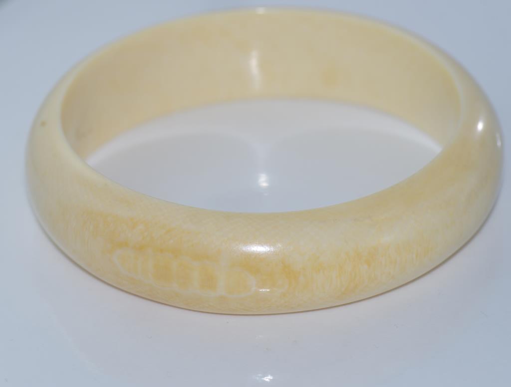 Good antique ivory bangle size: approx 7.5cm diameter. NB This item may not be exported without - Image 3 of 3